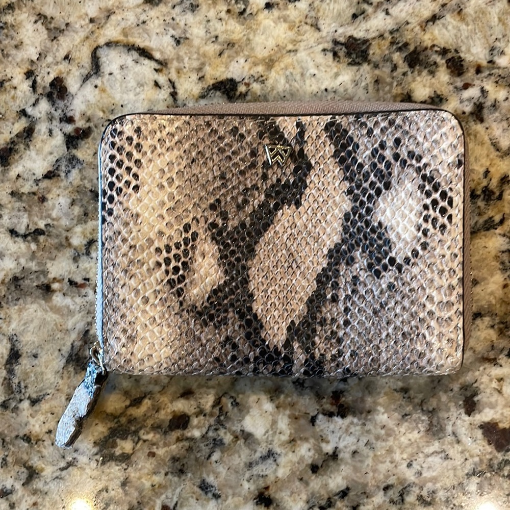 Kelly Wynne wallet cream greige snakeskin with keyring